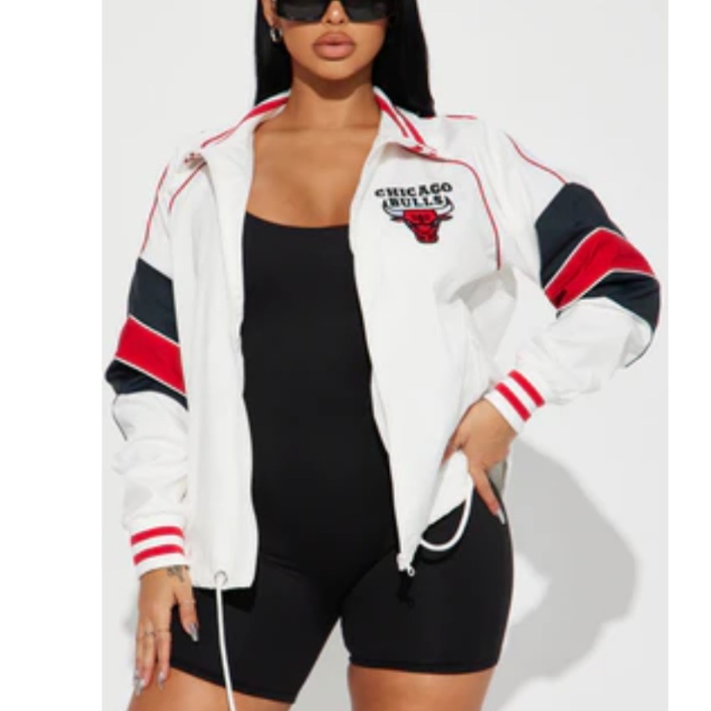 Bulls Warm Up Windbreaker